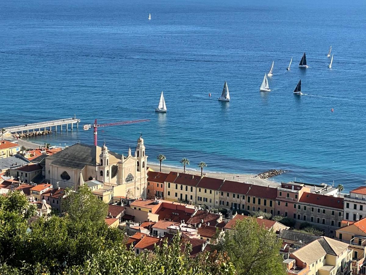 Отель Sotto Le Stelle ...Il Mare Пьетра-Лигуре Экстерьер фото